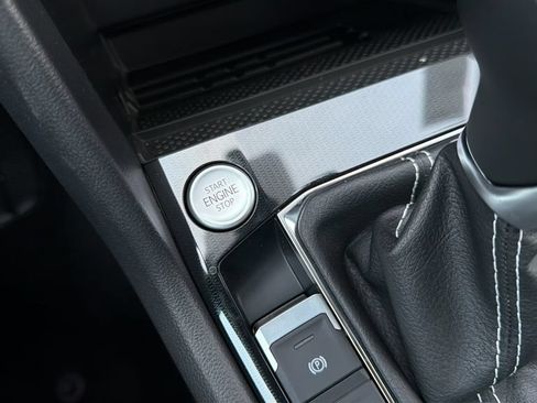 New 2026 Volkswagen Taos SE FWD image 22