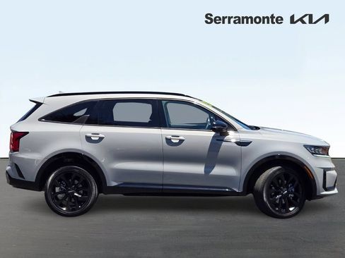Used 2023 Kia Sorento SX AWD/4WD image 3