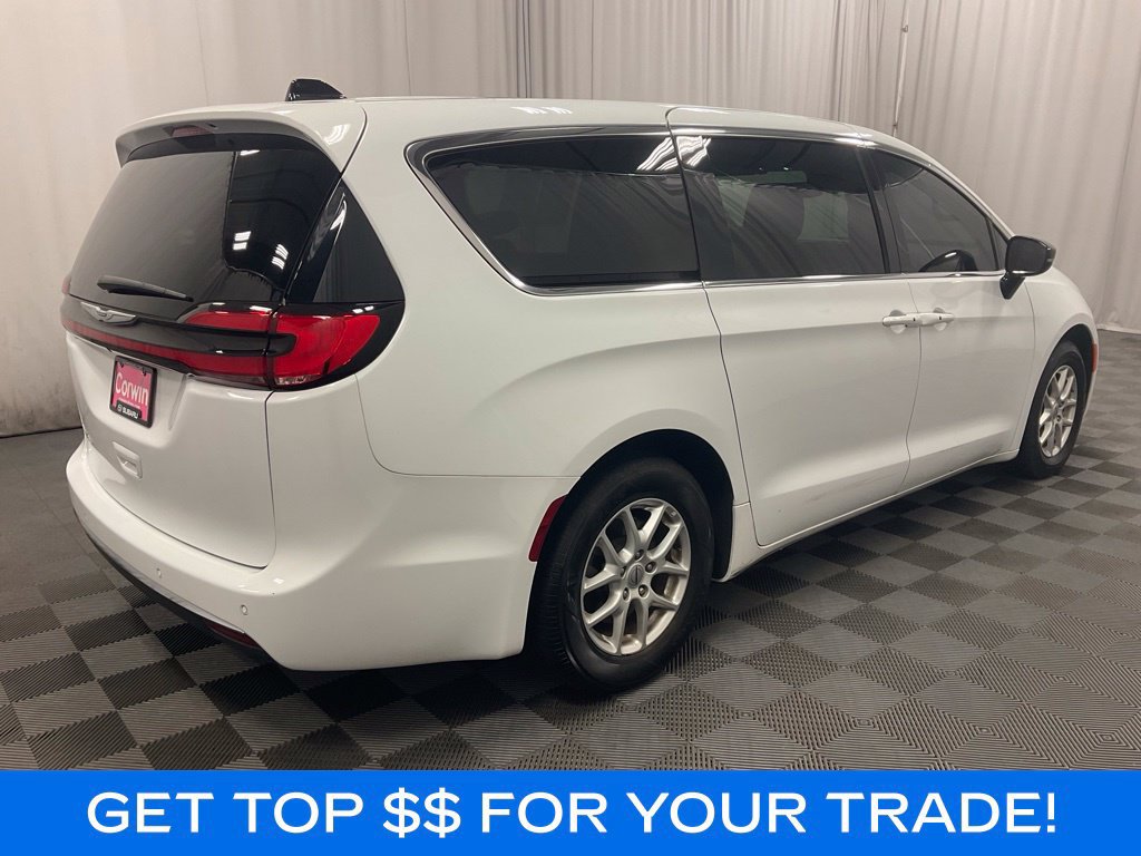 Used 2025 Chrysler Pacifica Select FWD image 3