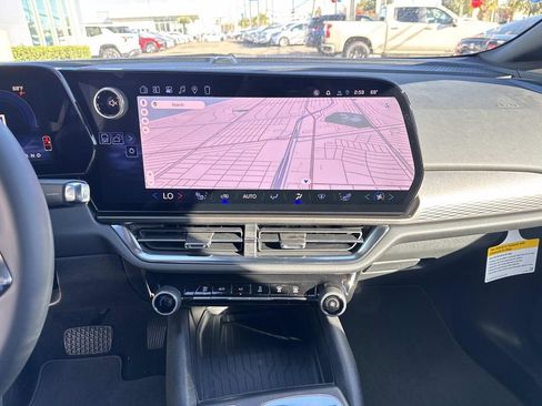 Used 2026 Chevrolet Equinox EV LT image 18