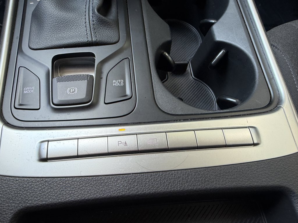 Used 2025 Kia Carnival LX FWD image 25