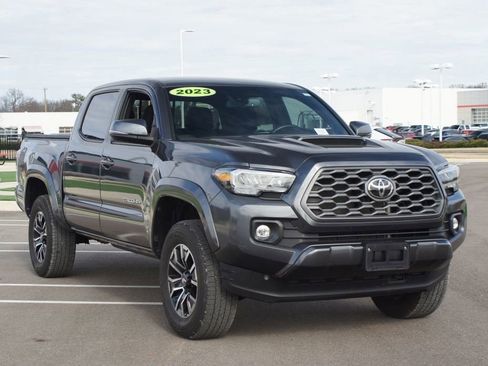 Used 2023 Toyota Tacoma TRD Sport image 2