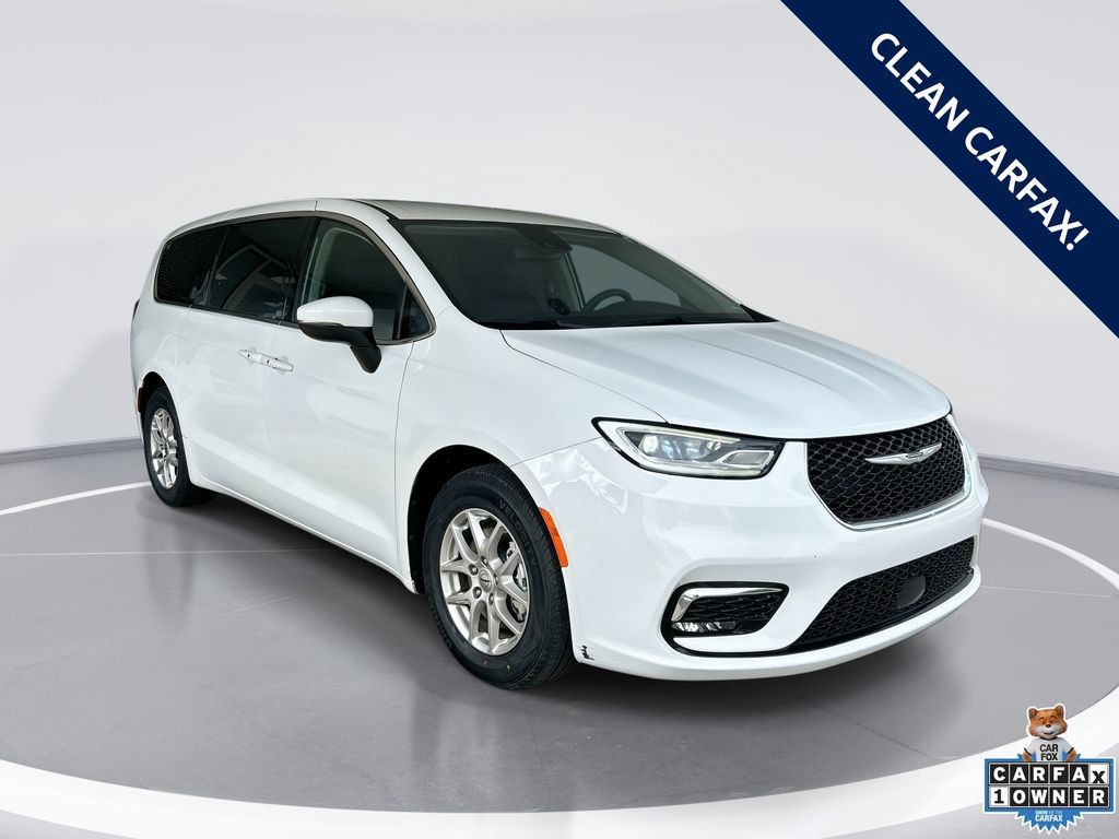 Used 2023 Chrysler Pacifica Touring-L FWD image 49