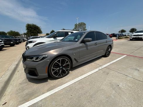 Used 2022 BMW 530e w/ Premium Package RWD image 7