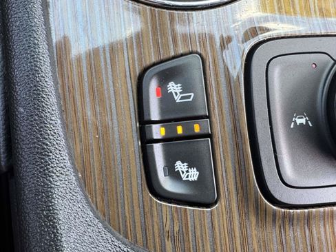 Used 2023 GMC Acadia SLE w/ Driver Convenience Package FWD image 35