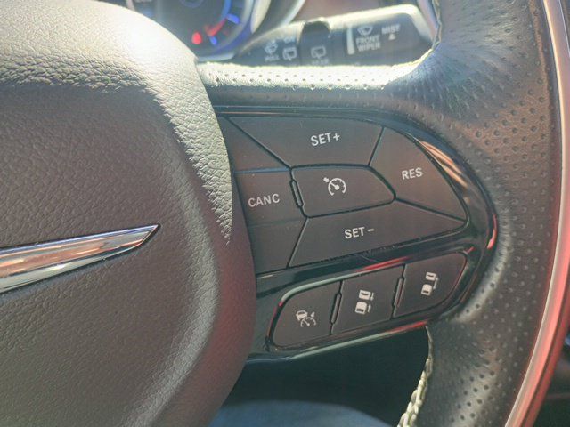 Used 2021 Chrysler Pacifica Limited w/ Uconnect Theater Family Group FWD image 27