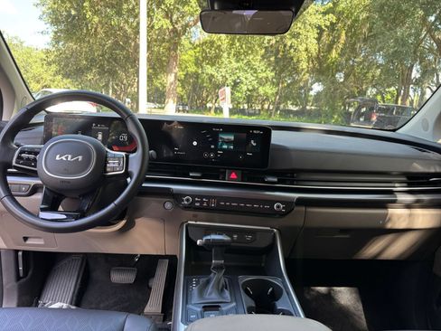 Used 2026 Kia Carnival FWD image 37