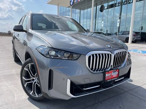 New 2026 BMW X5 xDrive40i w/ Premium Package AWD/4WD image 1