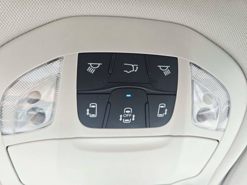 Used 2024 Chrysler Pacifica Limited FWD image 37