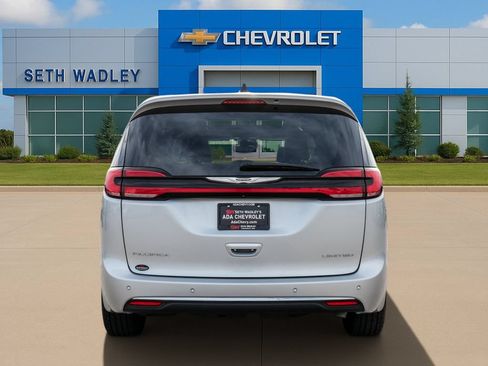Used 2024 Chrysler Pacifica Limited FWD image 42