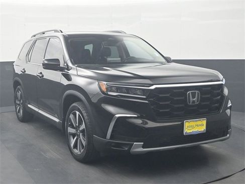 Certified 2023 Honda Pilot Touring image 2