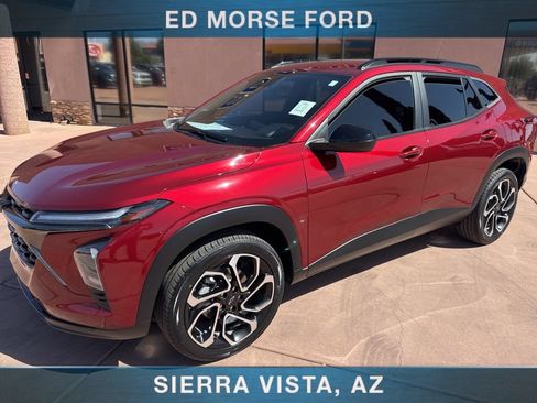 Used 2024 Chevrolet Trax RS FWD image 2