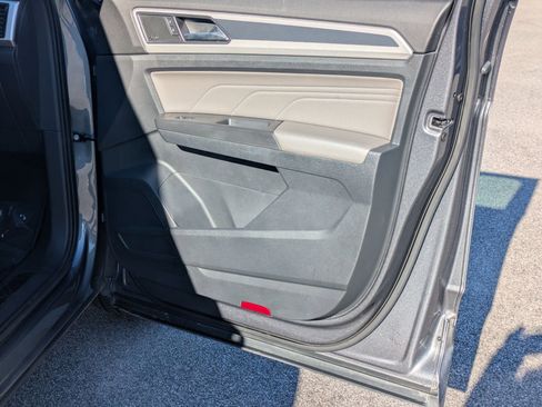 Used 2022 Volkswagen Atlas SEL Premium image 36