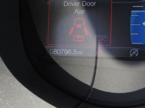 Used 2019 Ford Edge Titanium FWD image 29