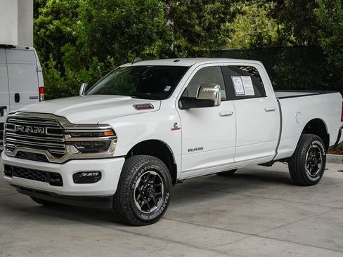Used 2026 RAM 2500 Laramie AWD/4WD image 3