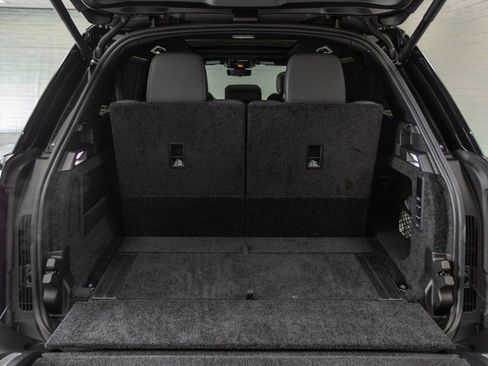 Used 2025 Land Rover Range Rover Long Wheelbase SE image 38