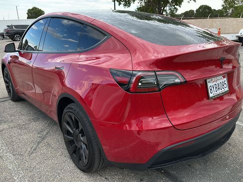 Used 2021 Tesla Model Y Long Range AWD/4WD image 3