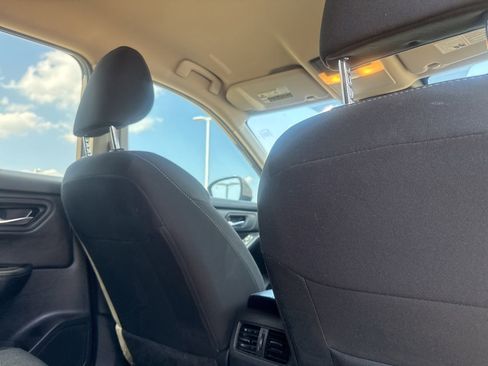 Used 2024 Nissan Rogue SV FWD image 31