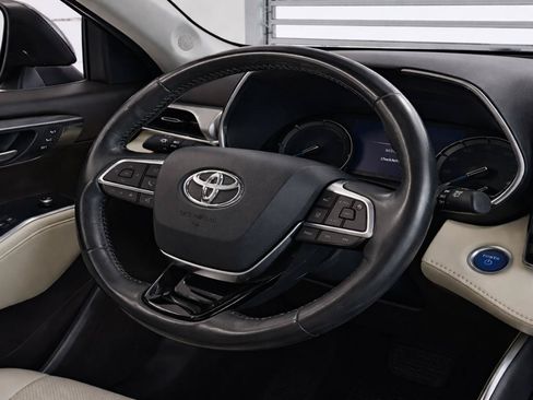 Used 2021 Toyota Highlander Platinum AWD/4WD image 17