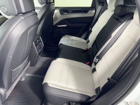 Used 2026 Porsche Cayenne S image 15