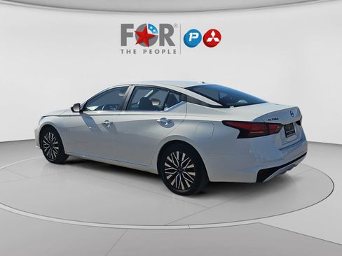 Used 2025 Nissan Altima 2.5 SV FWD image 3