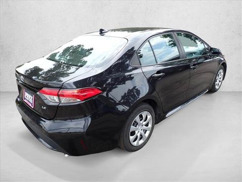 Used 2021 Toyota Corolla LE FWD image 4