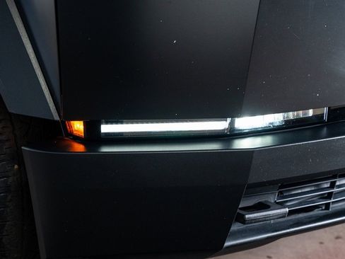 Used 2024 Tesla Cybertruck AWD Crew Cab image 18