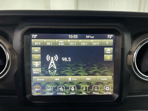 Used 2021 Jeep Wrangler Unlimited Sahara AWD/4WD image 13