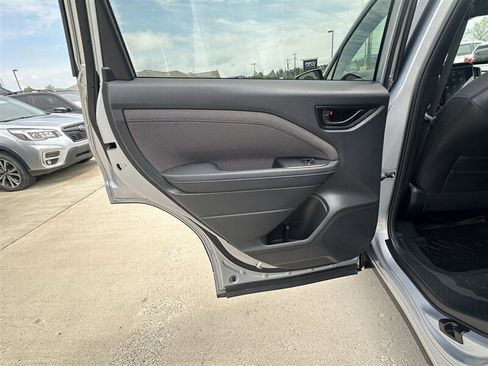 Used 2025 Subaru Forester Premium AWD/4WD image 13