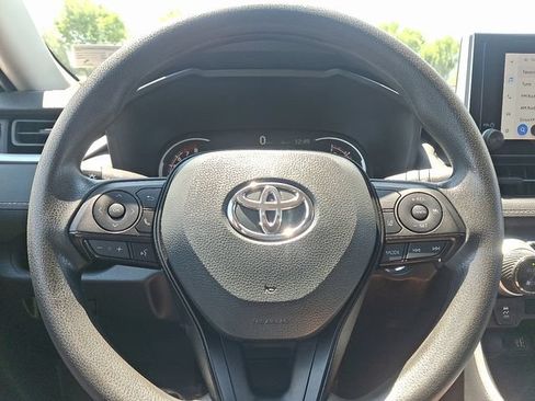Used 2025 Toyota RAV4 XLE AWD/4WD image 18