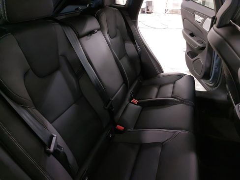 Used 2022 Volvo XC60 B6 R-Design w/ Advanced Package image 12