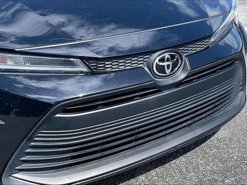 Used 2023 Toyota Corolla LE image 32