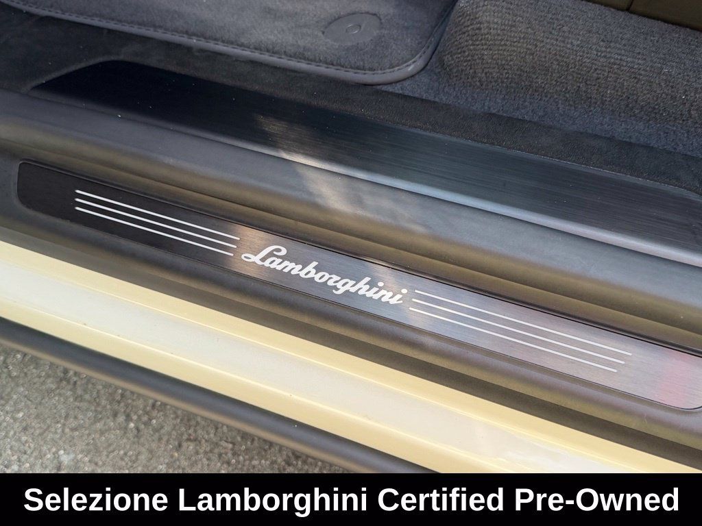 Used 2024 Lamborghini Urus Performante AWD/4WD image 30