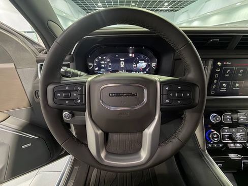 Used 2023 GMC Yukon Denali AWD/4WD image 17