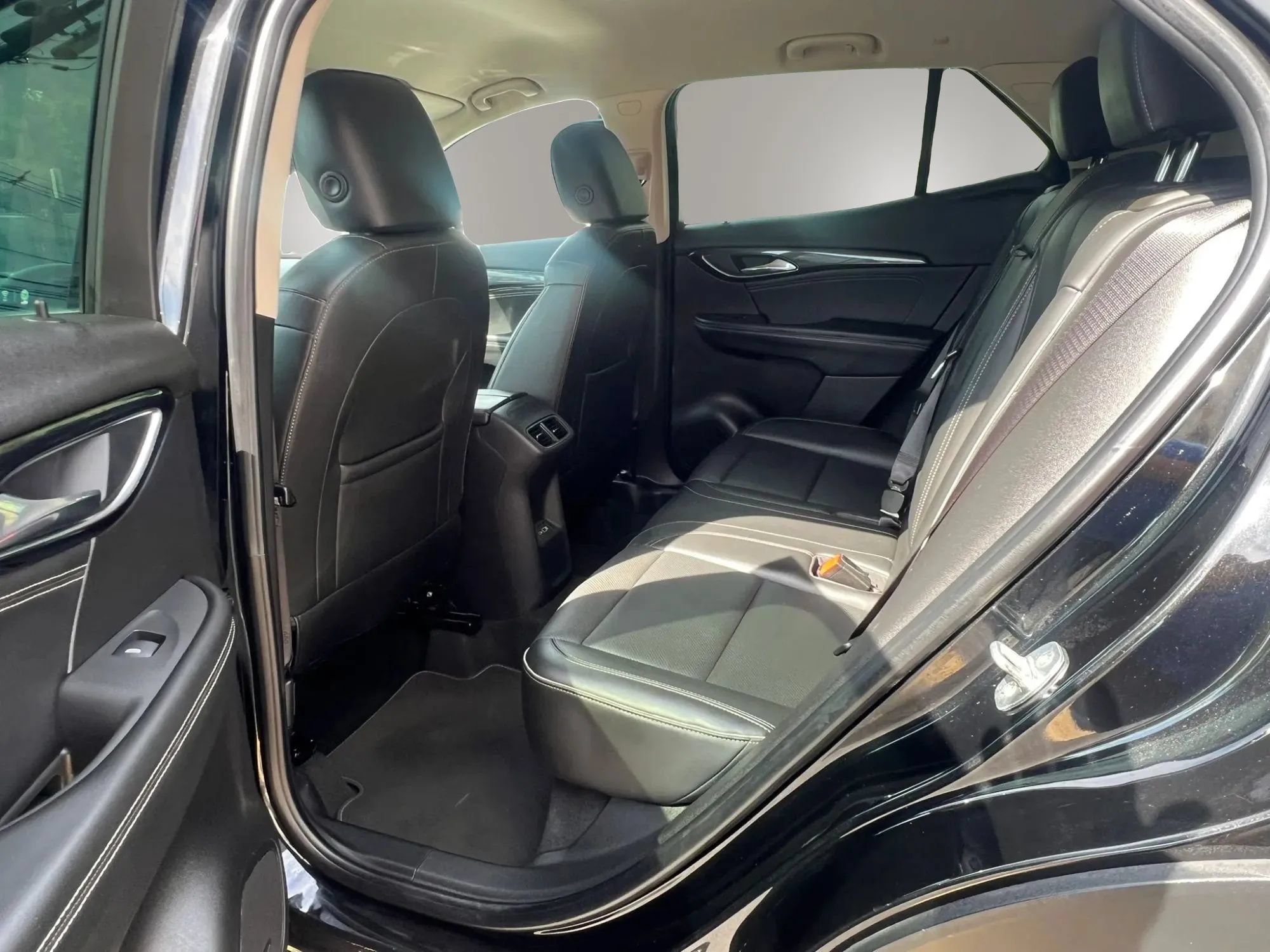 Used 2023 Buick Envision Essence FWD image 29