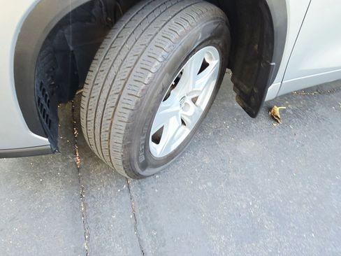 Used 2020 Toyota Highlander LE image 52