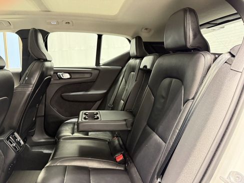 Used 2024 Volvo XC40 B5 Ultimate w/ Protection Package Premier image 22