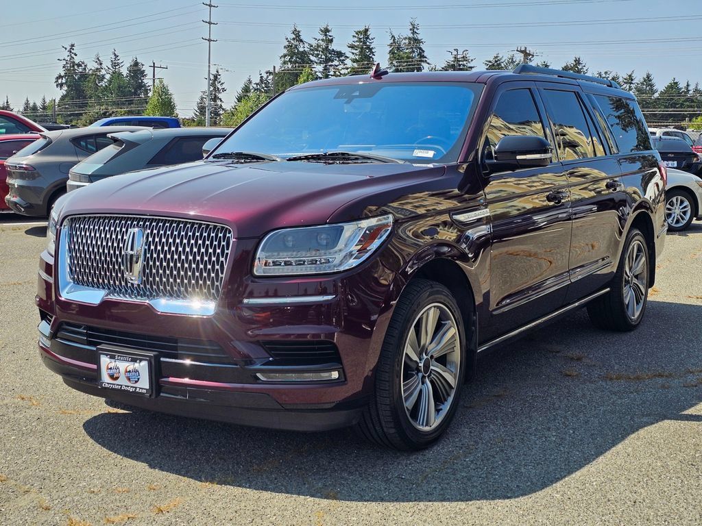 Used 2018 Lincoln Navigator L Reserve w/ Technology Package AWD/4WD image 4