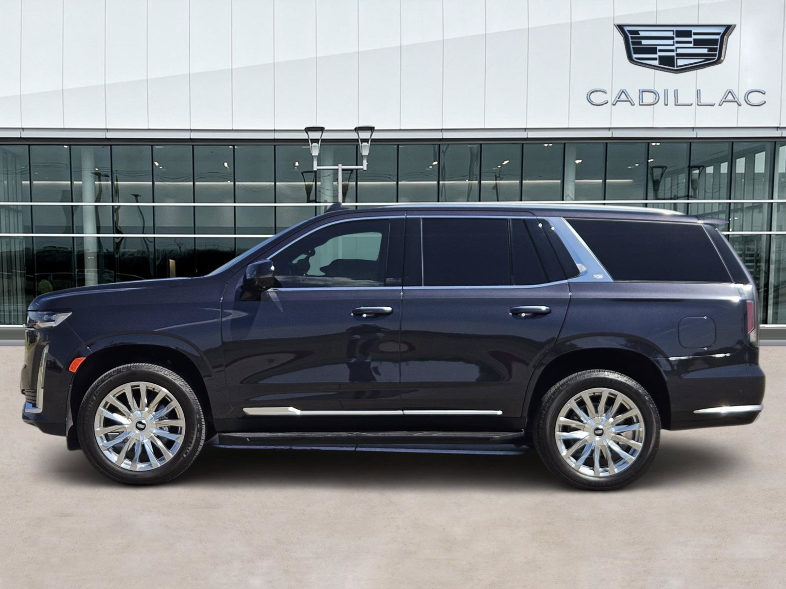 Used 2023 Cadillac Escalade Premium Luxury AWD/4WD image 3