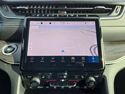 New 2025 Jeep Grand Cherokee Limited image 21