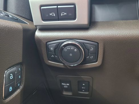 Used 2018 Ford F150 King Ranch w/ Equipment Group 601A Luxury AWD/4WD image 29