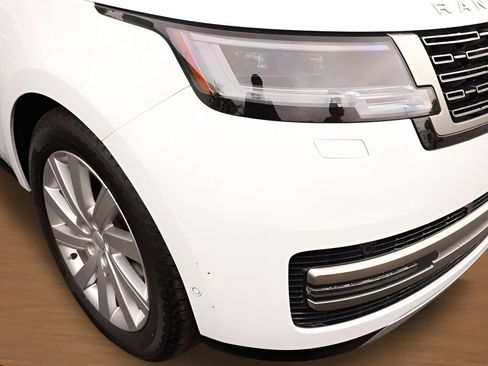 Used 2023 Land Rover Range Rover SE AWD/4WD image 3