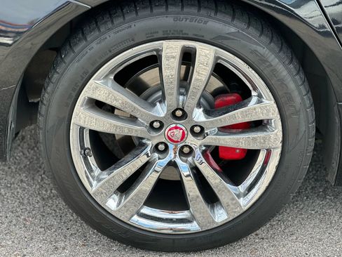 Used 2013 Jaguar XJ image 21