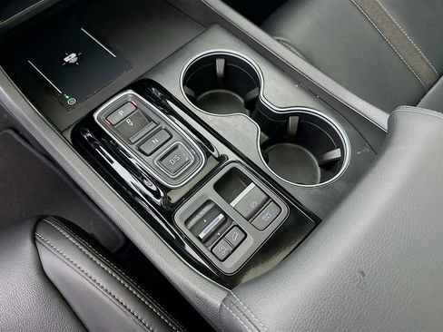 Certified 2025 Honda Pilot Touring image 17