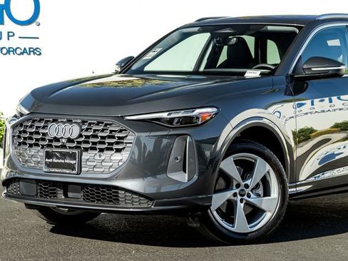 Used 2025 Audi Q5 Premium Plus w/ Premium Plus AWD/4WD image 2