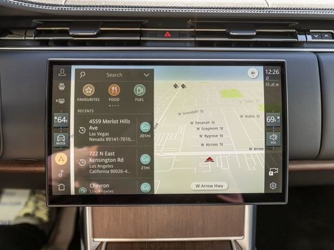 Used 2025 Land Rover Range Rover Long Wheelbase SE image 19