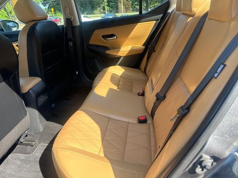 Used 2022 Nissan Sentra SV w/ SV Premium Package FWD image 17