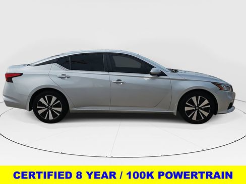 Used 2022 Nissan Altima 2.5 SV w/ SV Premium Package image 2