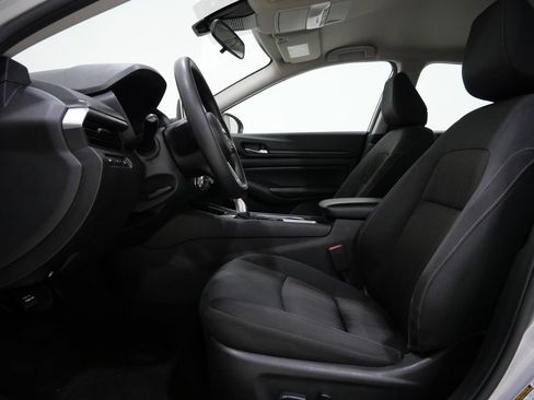 Used 2024 Nissan Altima 2.5 SV image 11