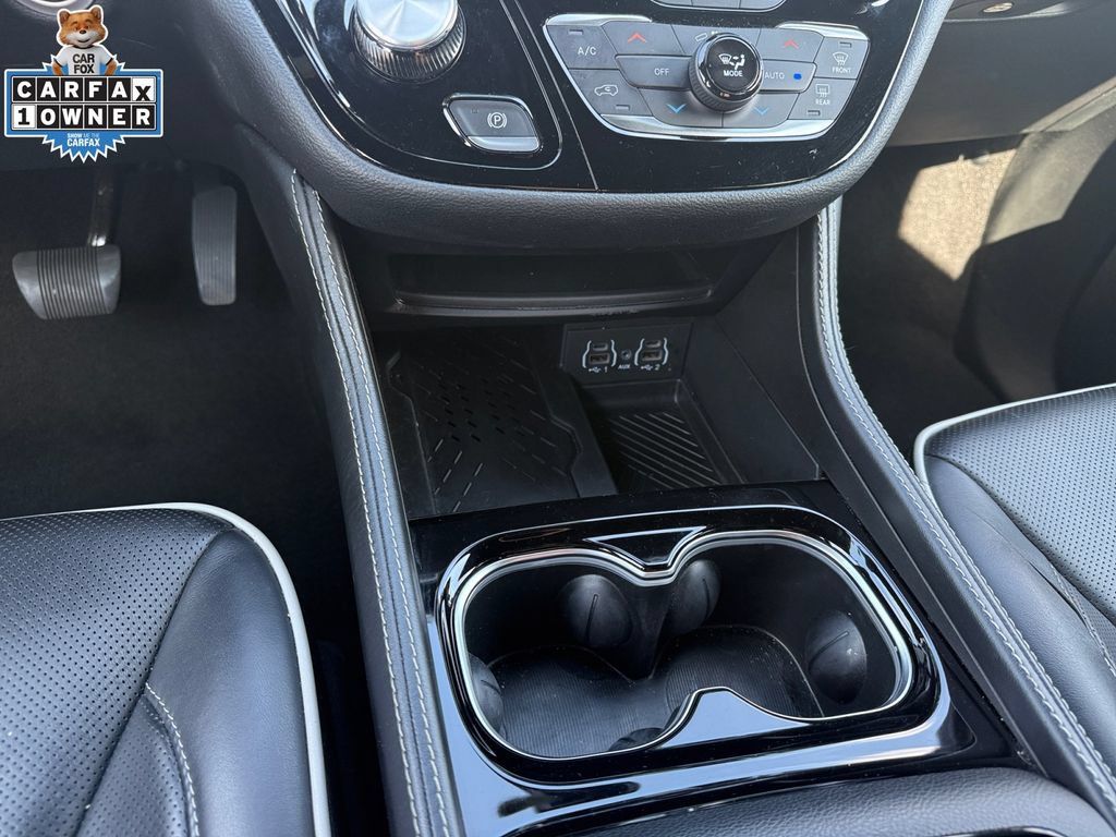 Used 2025 Chrysler Pacifica Limited FWD image 14